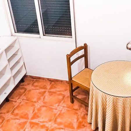 Room In Malaga Center, Homestay "Window To Road" - Habitacion En Apartamento, Ventana A La Careterra! Exteriör bild