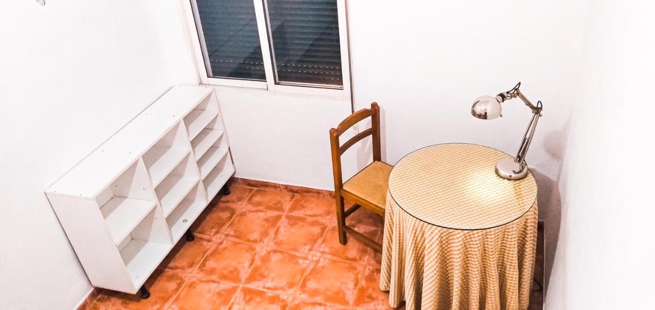 Room In Malaga Center, Homestay "Window To Road" - Habitacion En Apartamento, Ventana A La Careterra! Exteriör bild
