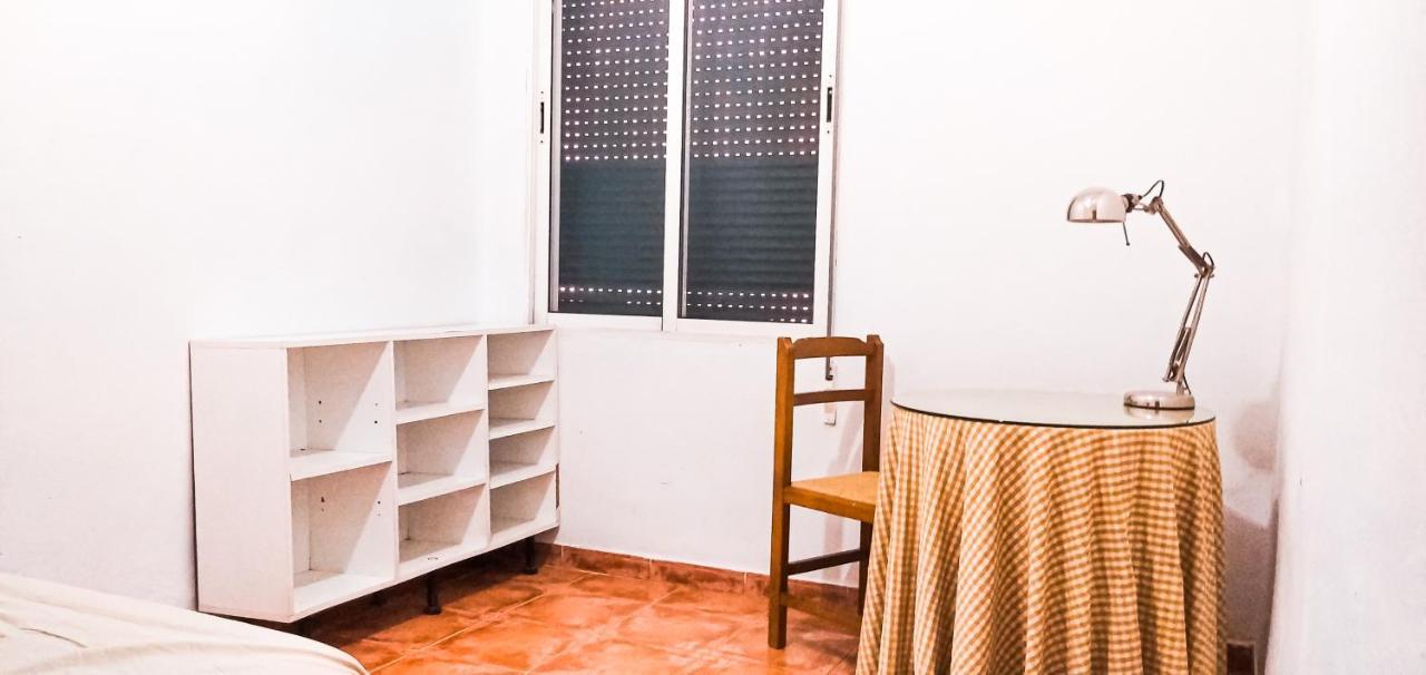 Room In Malaga Center, Homestay "Window To Road" - Habitacion En Apartamento, Ventana A La Careterra! Exteriör bild